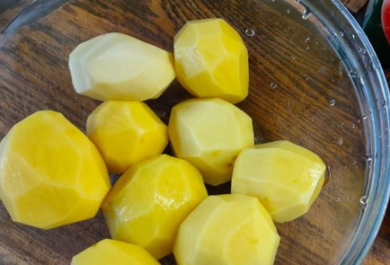 Фото шага рецепта Треска с луком и картофелем в томатном соусе 176359 шаг 8  