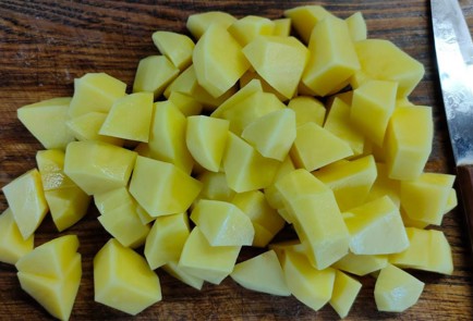 Фото шага рецепта Треска с луком и картофелем в томатном соусе 176359 шаг 9  