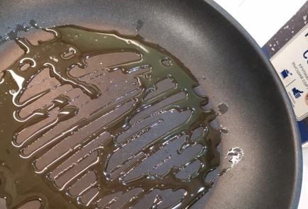 Фото шага рецепта Треска с овощным топингом 175179 шаг 3  