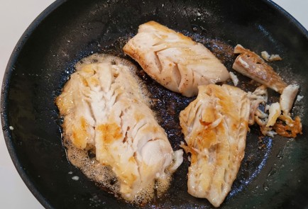 Фото шага рецепта Треска с овощным топингом 175179 шаг 7  