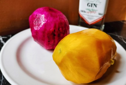 Фото шага рецепта Тропический коктейль с джином 151228 шаг 3  