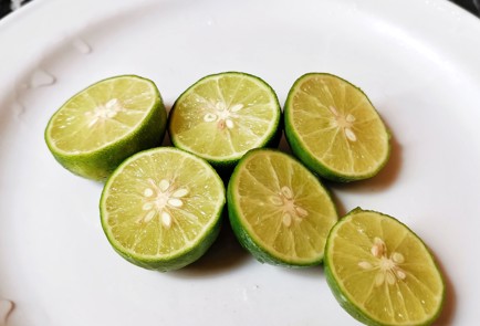 Фото шага рецепта Тропический коктейль с джином 151228 шаг 6  