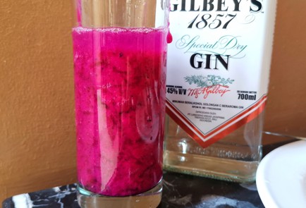 Фото шага рецепта Тропический коктейль с джином 151228 шаг 9  