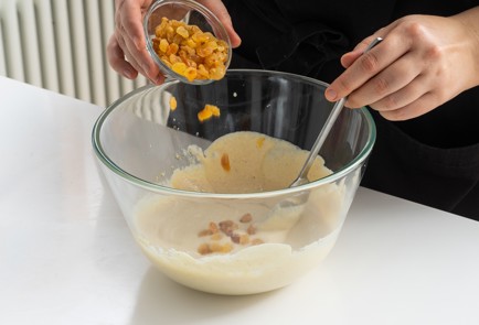 Фото шага рецепта Трубочки из лаваша с творогом и изюмом 151691 шаг 4