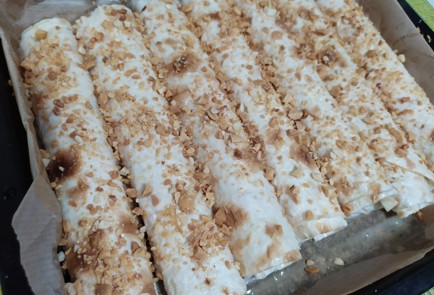 Фото шага рецепта Рулетики из лаваша с творогом и орешками 189730 шаг 10  