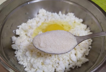 Фото шага рецепта Рулетики из лаваша с творогом и орешками 189730 шаг 3  