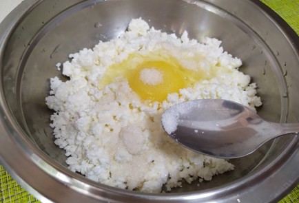 Фото шага рецепта Рулетики из лаваша с творогом и орешками 189730 шаг 5  