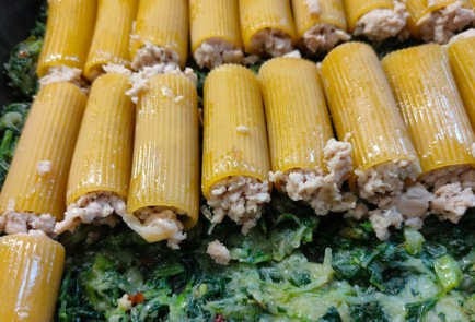 Фото шага рецепта Трубочки каннеллони с фаршем на подушке из картофеля и шпината 175454 шаг 10  