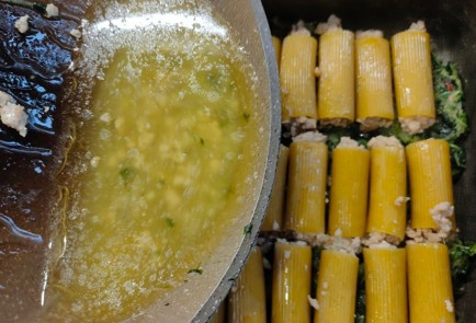 Фото шага рецепта Трубочки каннеллони с фаршем на подушке из картофеля и шпината 175454 шаг 11  