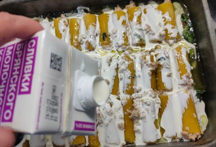 Фото шага рецепта Трубочки каннеллони с фаршем на подушке из картофеля и шпината 175454 шаг 12  