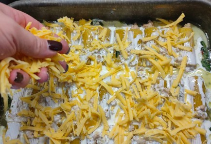 Фото шага рецепта Трубочки каннеллони с фаршем на подушке из картофеля и шпината 175454 шаг 14  