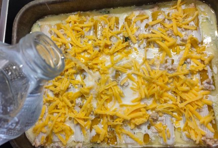 Фото шага рецепта Трубочки каннеллони с фаршем на подушке из картофеля и шпината 175454 шаг 15  