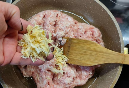 Фото шага рецепта Трубочки каннеллони с фаршем на подушке из картофеля и шпината 175454 шаг 3  