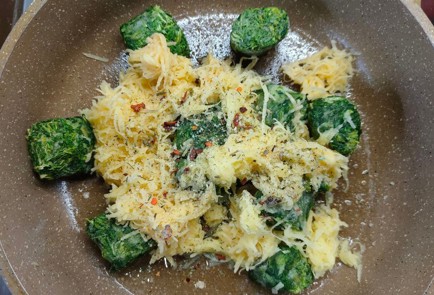 Фото шага рецепта Трубочки каннеллони с фаршем на подушке из картофеля и шпината 175454 шаг 6  