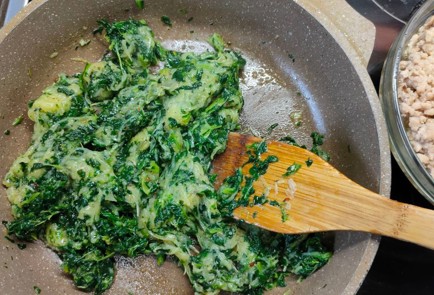 Фото шага рецепта Трубочки каннеллони с фаршем на подушке из картофеля и шпината 175454 шаг 7  