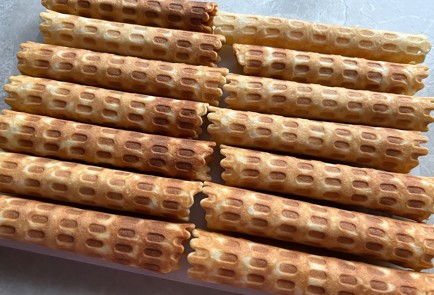 Фото шага рецепта Трубочки с вареной сгущенкой 175443 шаг 16