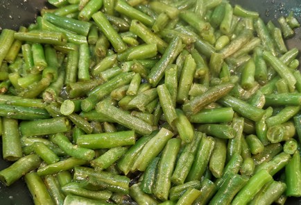 Фото шага рецепта Тушеная фасоль с трюфельным и бальзамическим соусами 151229 шаг 5