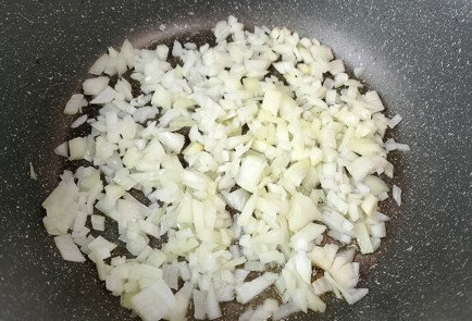 Фото шага рецепта Тушеная капуста с грибами 191431 шаг 2  