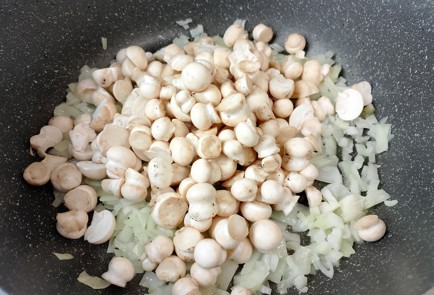 Фото шага рецепта Тушеная капуста с грибами 191431 шаг 3  