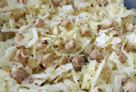 Фото шага рецепта Тушеная капуста с грибами 191431 шаг 6  