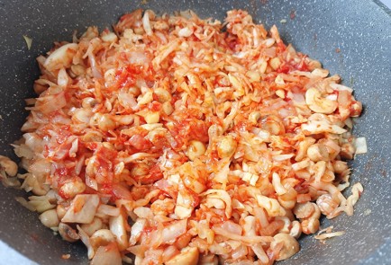 Фото шага рецепта Тушеная капуста с грибами 191431 шаг 8  