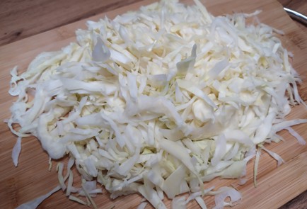 Фото шага рецепта Тушеная капуста с сардельками 188855 шаг 1  