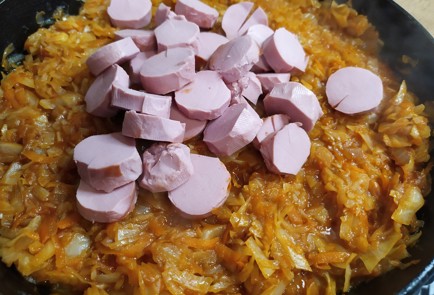 Фото шага рецепта Тушеная капуста с сардельками 188855 шаг 10  