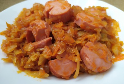 Фото шага рецепта Тушеная капуста с сардельками 188855 шаг 11  