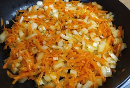 Фото шага рецепта Тушеная капуста с сардельками 188855 шаг 4  