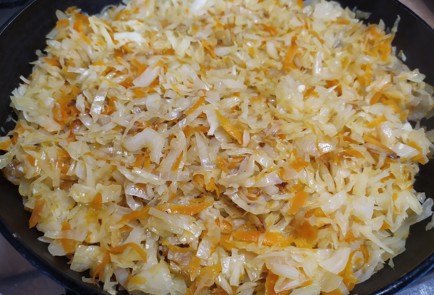 Фото шага рецепта Тушеная капуста с сардельками 188855 шаг 6  