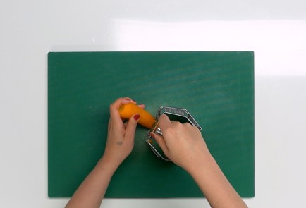 Фото шага рецепта Тушеная курица с черносливом 19858 шаг 2  