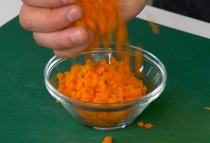 Фото шага рецепта Тушеная курица 151355 шаг 1  