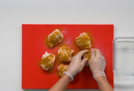 Фото шага рецепта Тушеная курица 151355 шаг 2  