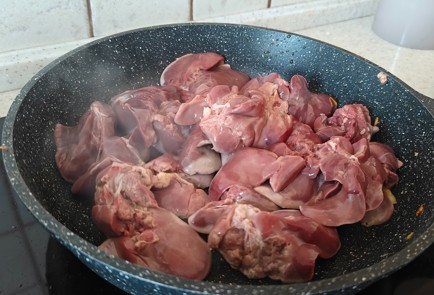 Фото шага рецепта Тушеная куриная печень 190842 шаг 8  