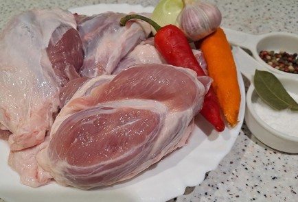 Фото шага рецепта Тушеная свинина 190349 шаг 1  