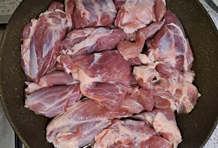 Фото шага рецепта Тушеная свинина 190349 шаг 2  