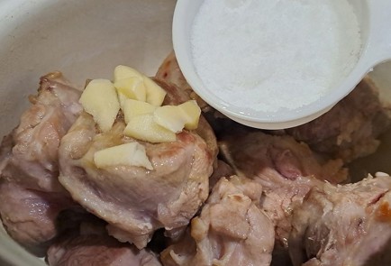 Фото шага рецепта Тушеная свинина 190349 шаг 6  