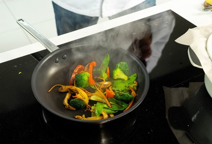 Фото шага рецепта Тушеная треска с овощным гарниром 138615 шаг 7  