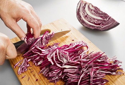 Фото шага рецепта Тушеные мюнхенские колбаски с картофелем в немецком стиле 30421 шаг 2  