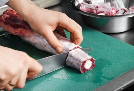 Фото шага рецепта Тушеные телячьи хвосты 36764 шаг 1