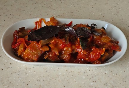 Фото шага рецепта Тушеные баклажаны с помидорами и свежим базиликом 189914 шаг 14  