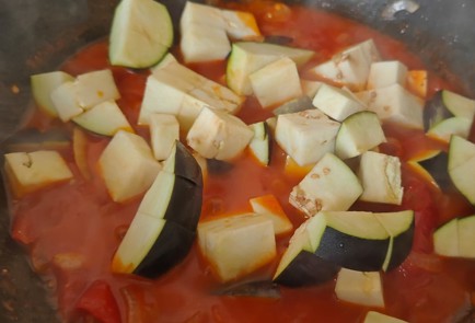 Фото шага рецепта Тушеные баклажаны с помидорами и свежим базиликом 189914 шаг 9  