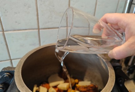 Фото шага рецепта Тушеные говяжьи ребра в скороварке 188665 шаг 14