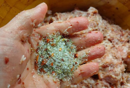 Фото шага рецепта Тушеные куриные котлеты с фасолью 191244 шаг 5  