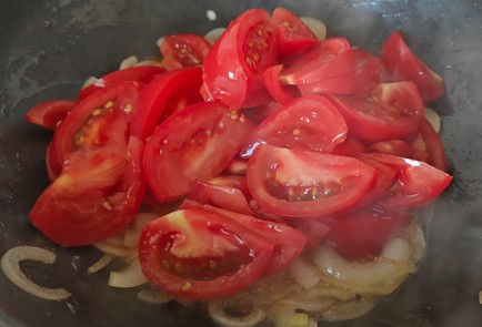 Фото шага рецепта Тушеные помидоры на сковороде 190222 шаг 5  