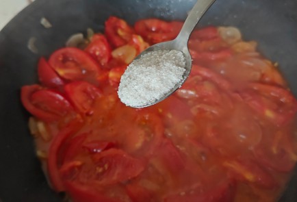 Фото шага рецепта Тушеные помидоры на сковороде 190222 шаг 7  