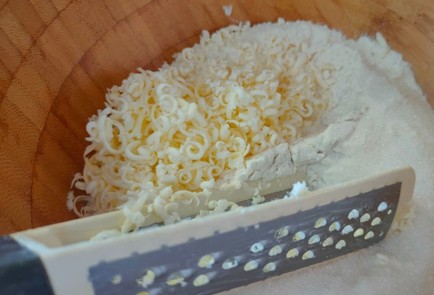 Фото шага рецепта Творожная галета с абрикосами и сыром 189703 шаг 4  