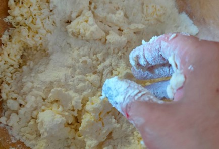 Фото шага рецепта Творожная галета с абрикосами и сыром 189703 шаг 6  