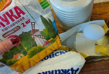 Фото шага рецепта Творожная галета с грушей и вишней 189840 шаг 1  