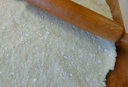 Фото шага рецепта Творожная галета с грушей и вишней 189840 шаг 13  